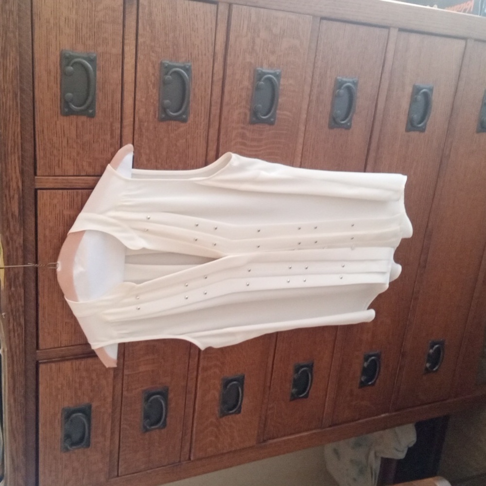 Cache. Sleeveless Top